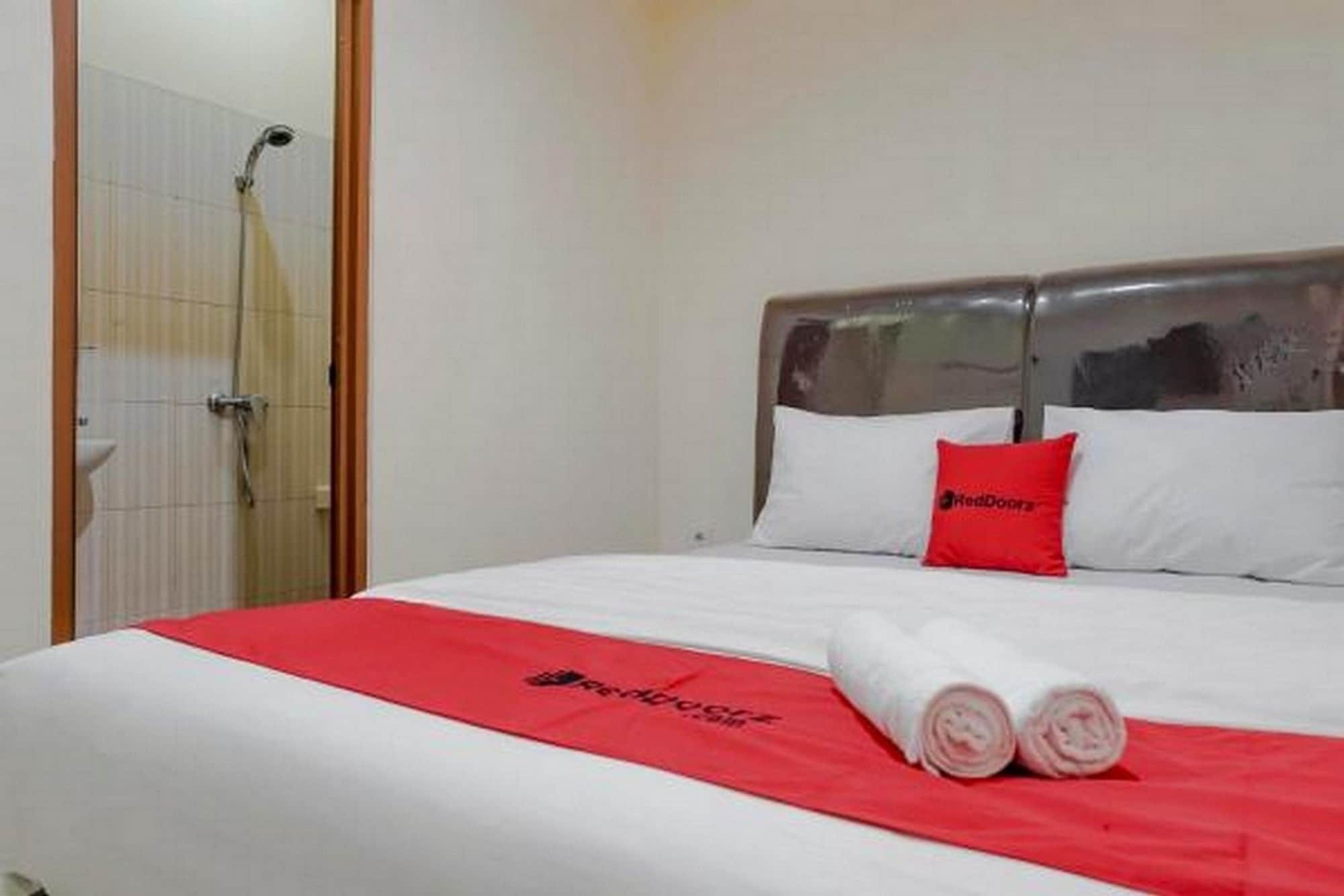 Reddoorz @ Jalan Biak Roxy Jakarta Extérieur photo